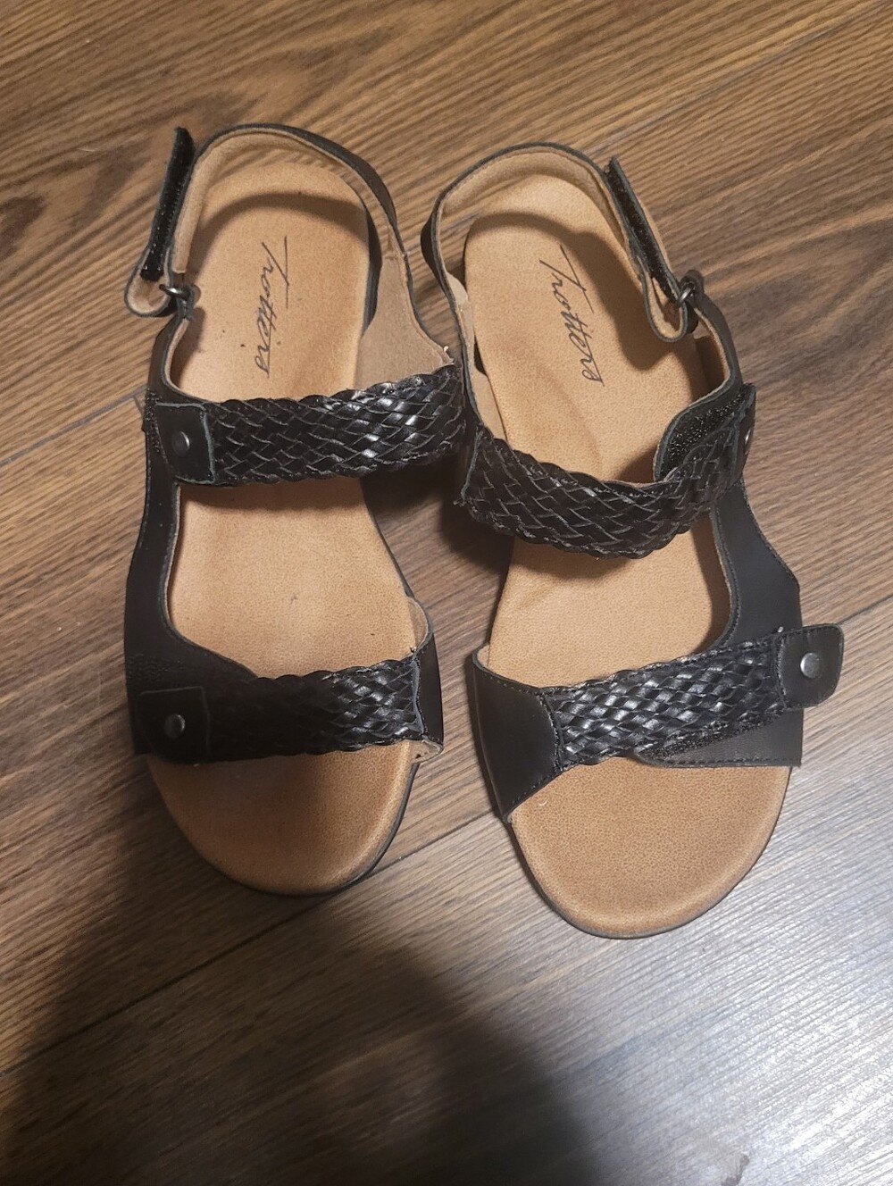 NEW TROTTER'S  TERESA BLACK BRAIDED STRAP COMFORT SANDALS